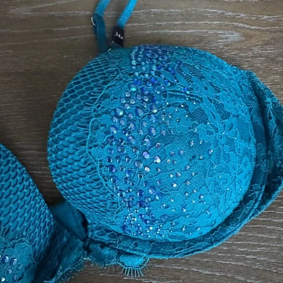 Victoria’s Secret Rhinestone Push-up Bra & matching garter - Picture 5 of 5